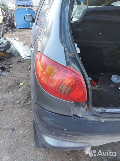 Фонарь задний P-L для Peugeot 206 1998-2012