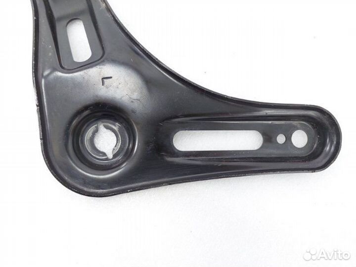 Кронштейн подрамника задний левый Hyundai Sonata