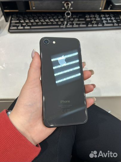iPhone 8, 64 ГБ