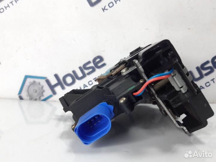 Замок двери задний правый Volkswagen Jetta 5