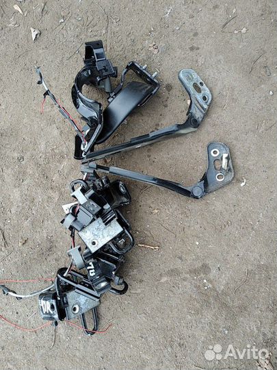 Петли Audi A6 C6 2009 год универсал