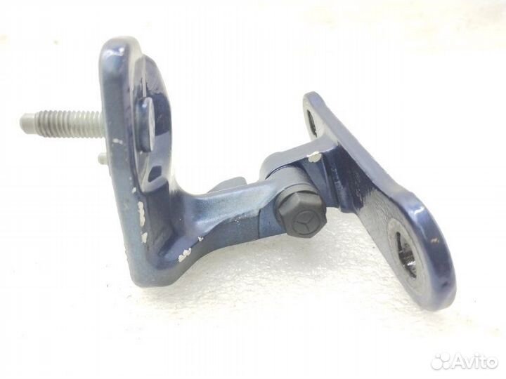 Петля двери передняя правая Mercedes-Benz