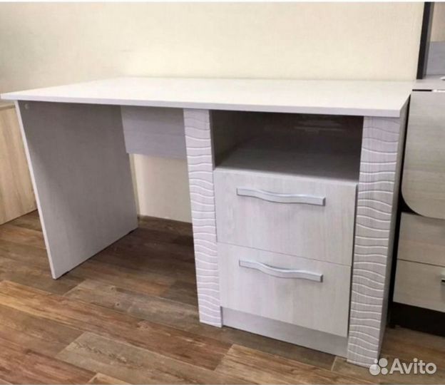 Письменный стол