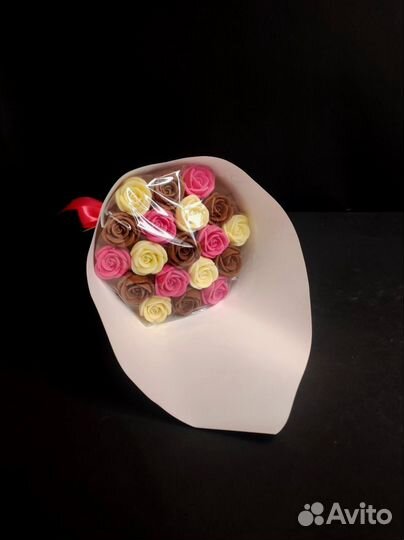 Букет - 19 Роз из Белого и Молочного Шоколада