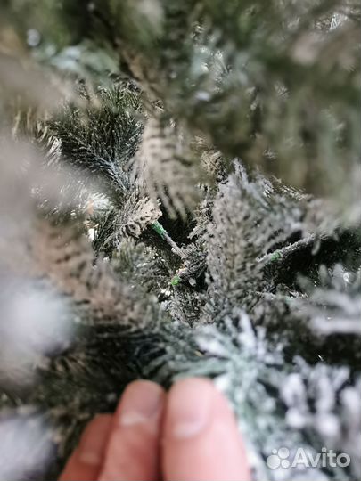 Елка искусственная заснеженная литая