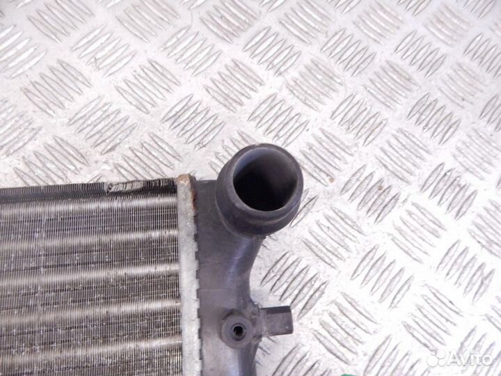 Радиатор охлаждения двигателя volkswagen golf IV