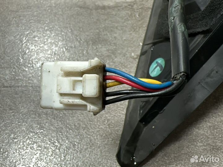 Зеркало правое боковое Toyota Avensis T220