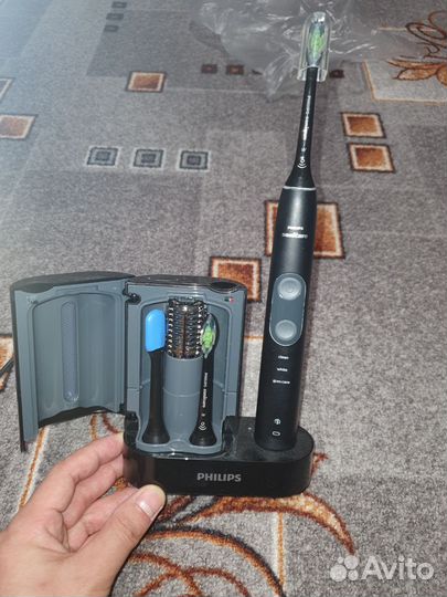 Электрическая зубная щетка Philips Sonicare