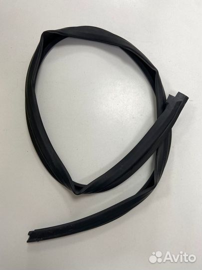 Уплотнитель стекла верхний передней правой двери