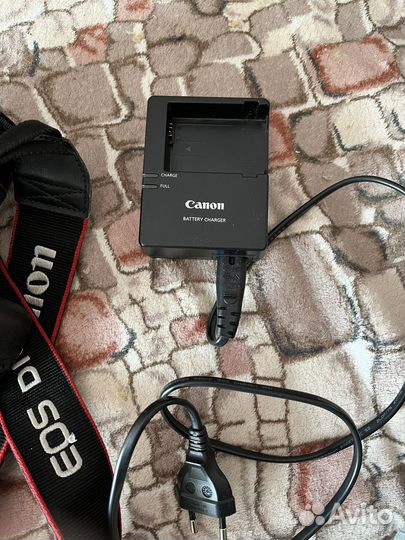 Canon EOS 550D Kit с зарядкой и сумкой Sony