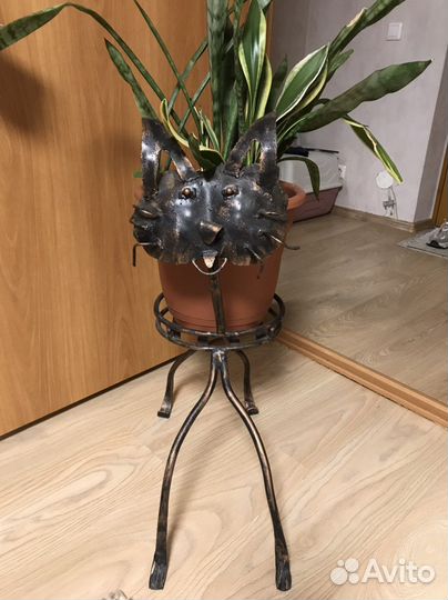 Подставка под цветы металлическая