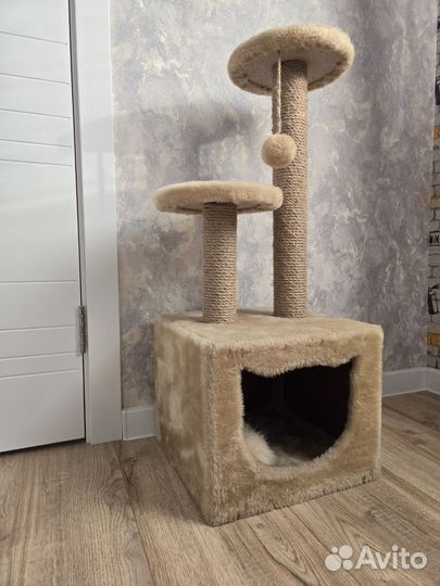 Кошачий домик с когтеточкой