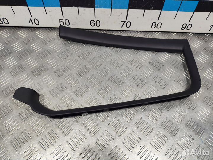 Б/У Накладка стекла заднего правого неподви#001