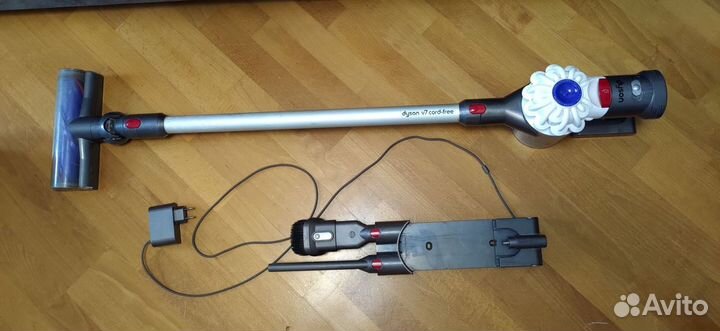 Пылесос Dyson v7