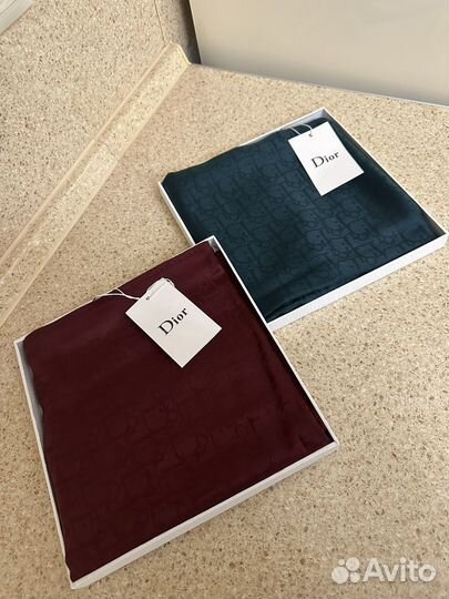 Теплые палантины Dior