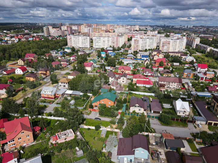 Дом 411 м² на участке 12,5 сот.