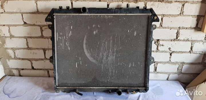 Toyota HiLux 05-15 Радиатор охлаждения