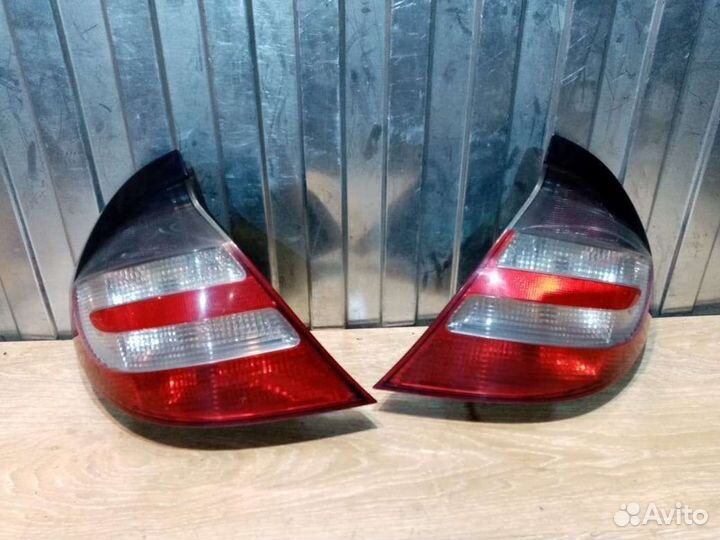 Фонарь задний Mercedes Benz C200 W203