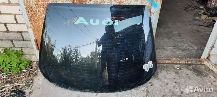 Стекло заднее