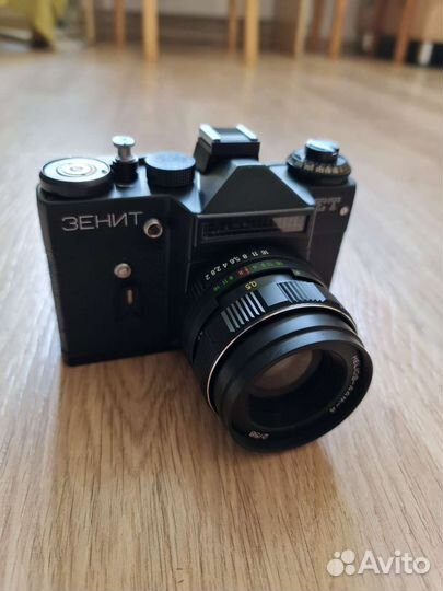Зеркальный фотоаппарат zenith ет