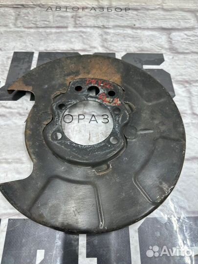 Щиток тормозного механизма задний левый Infiniti