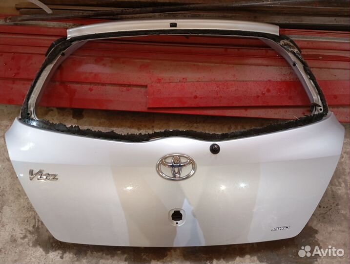 Дверь багажника Vitz