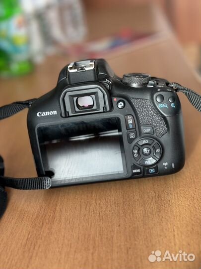 Зеркальный фотоаппарат canon eos 2000d