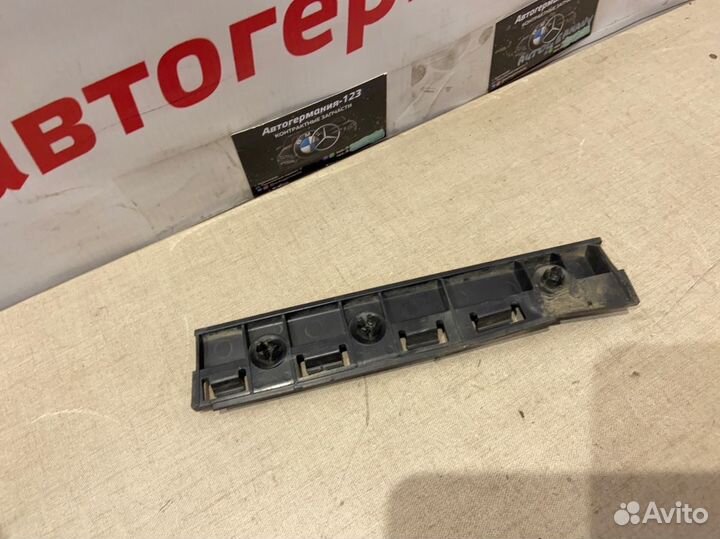 Кронштейн порога правый Bmw 120 E87 N46B20B 2007