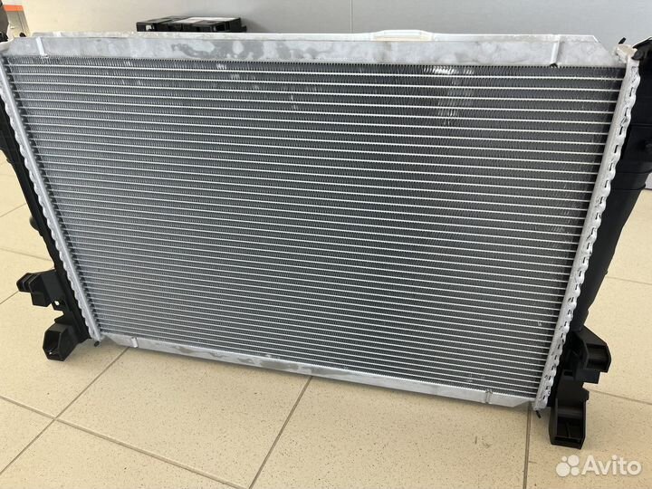 Радиатор основной мерседес w204 w212