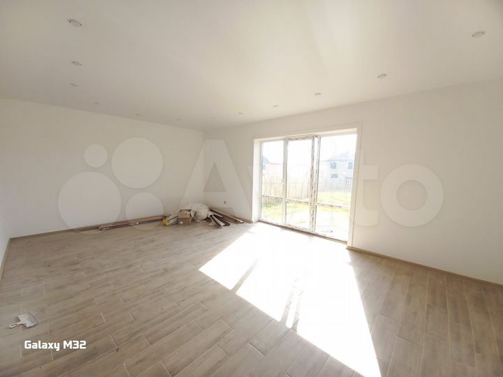 Дом 180 м² на участке 8 сот.