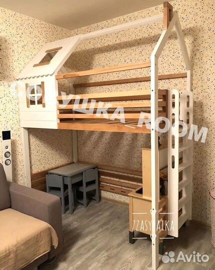 Детская кровать с лестницей