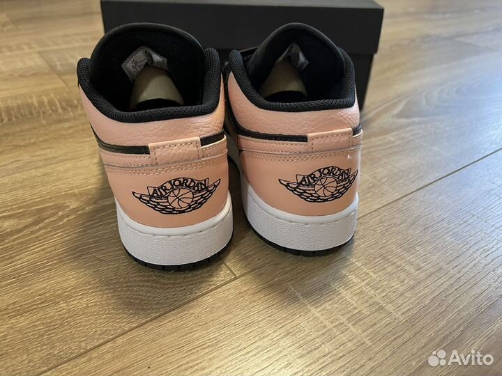Кроссвоки Jordan 1 Low GS 'Crimson Tint' оригинал