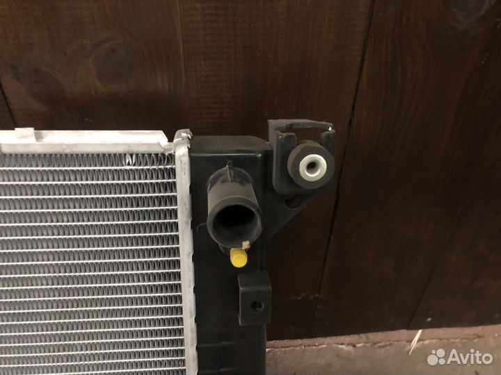 Радиатор охлаждения двигателя Grand Voyager 96-00