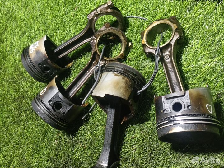 Поршень с шатуном Hyundai 2.0 G4CP