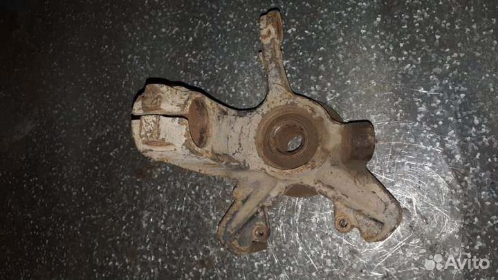 Кулак поворотный передний правый Skoda Fabia 5J2