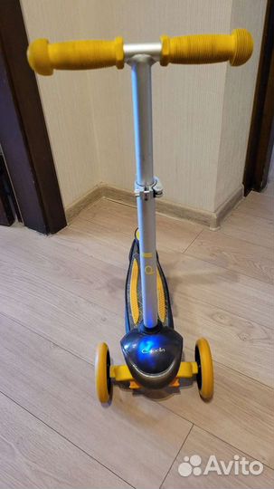 Самокат трехколёсный фирмы Capella
