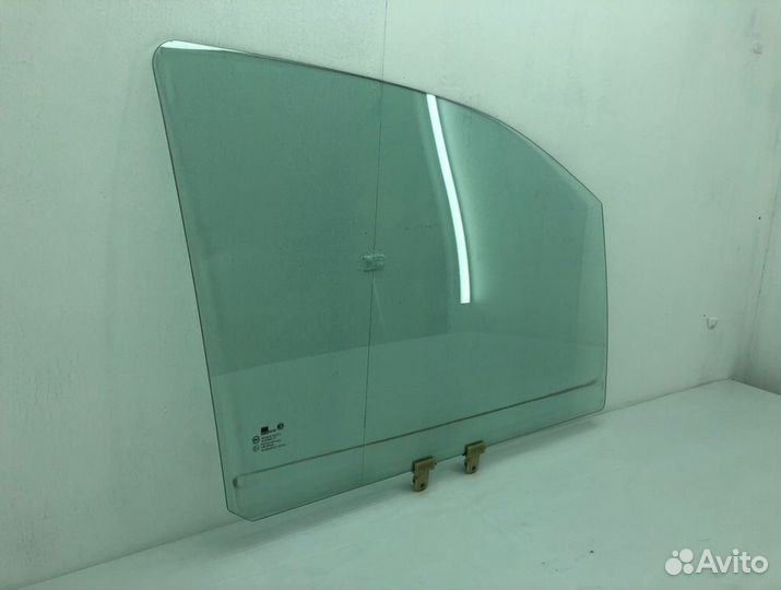 Стекло двери переднее правое Hyundai Starex A1