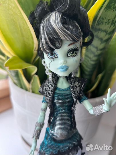 Френки Штейн на доставке Monster High Маскарад