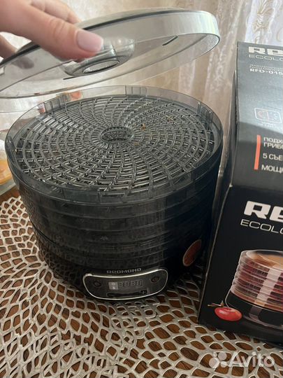 Сушилка для овощей и фруктов redmond