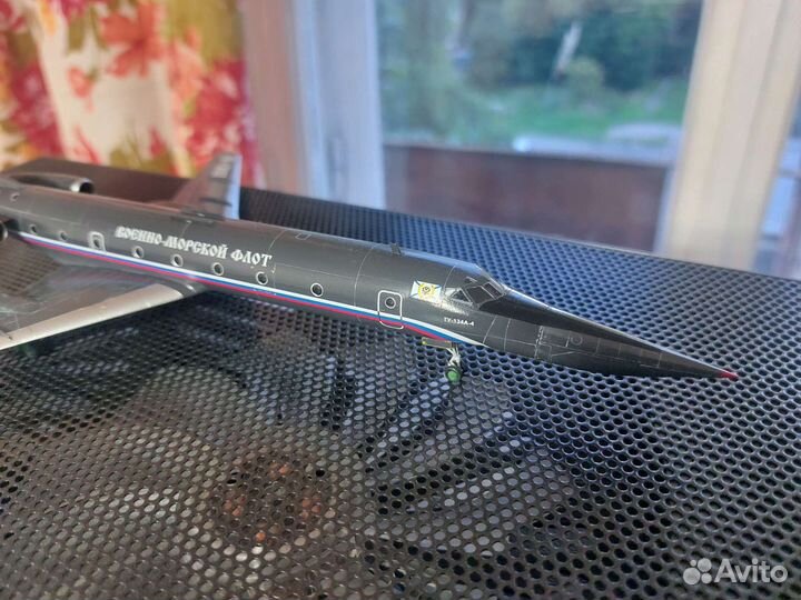 Модель самолёта ту-134убл. 1:144