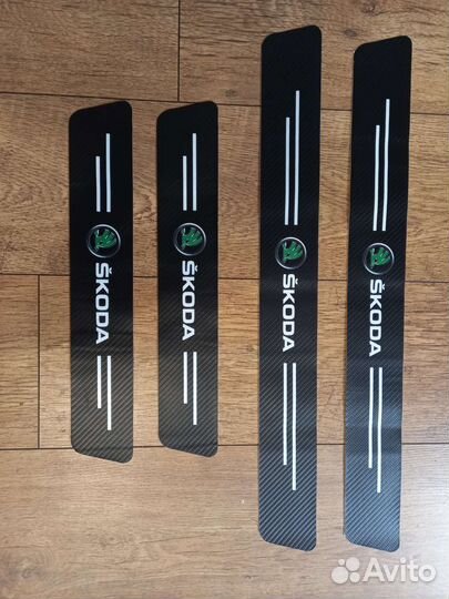 Накладки на пороги Skoda под карбон