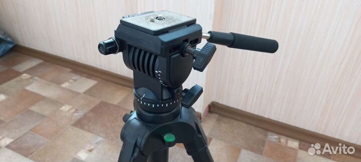 Штатив для фотоаппарата профессиональный