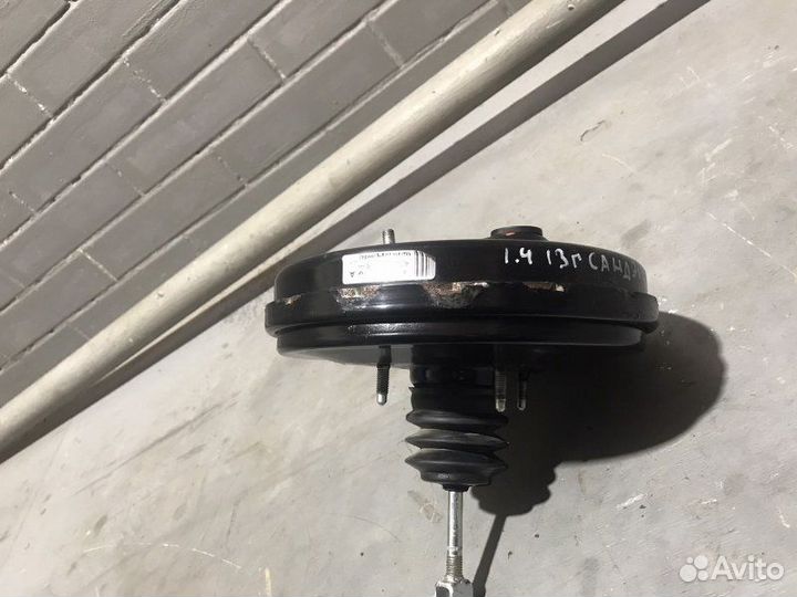 Вакуумный усилитель тормозов Renault Sandero