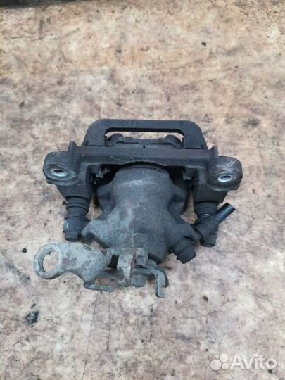 Суппорт тормозной задний правый Mitsubishi Asx SUV