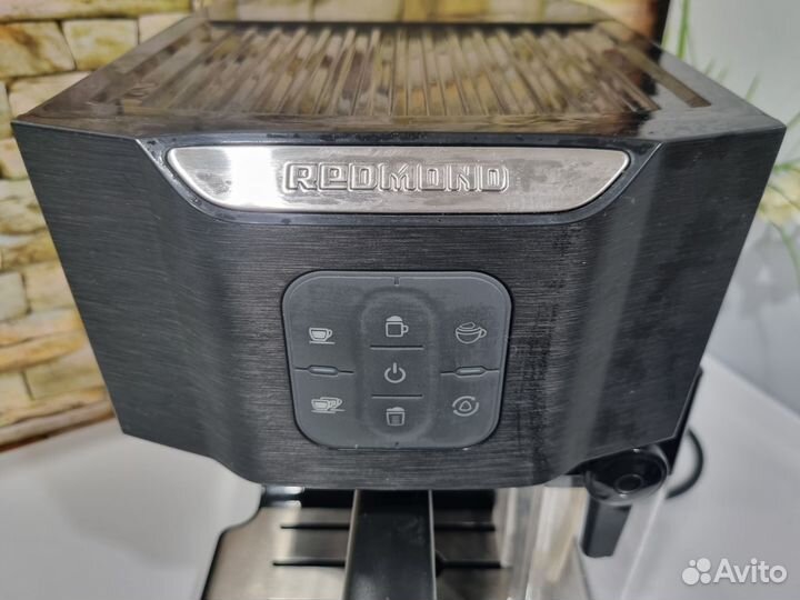 Кофеварка рожковая redmond RCM-1512