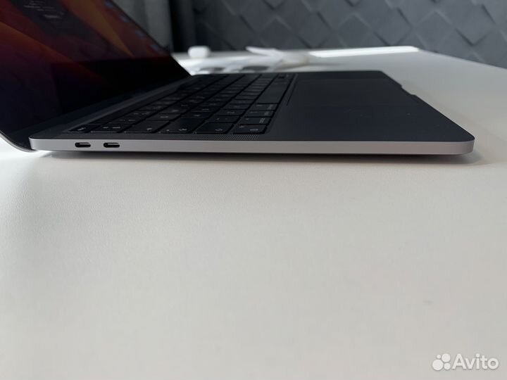 Ноутбук Apple MacBook Pro 13 M1 8/256Gb Гарнатия