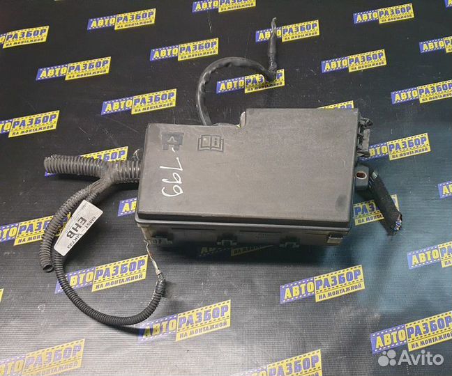 Блок предохранителей подкапотный Форд Фокус 2