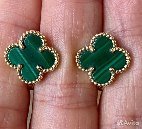 Золотые серьги с малахитом