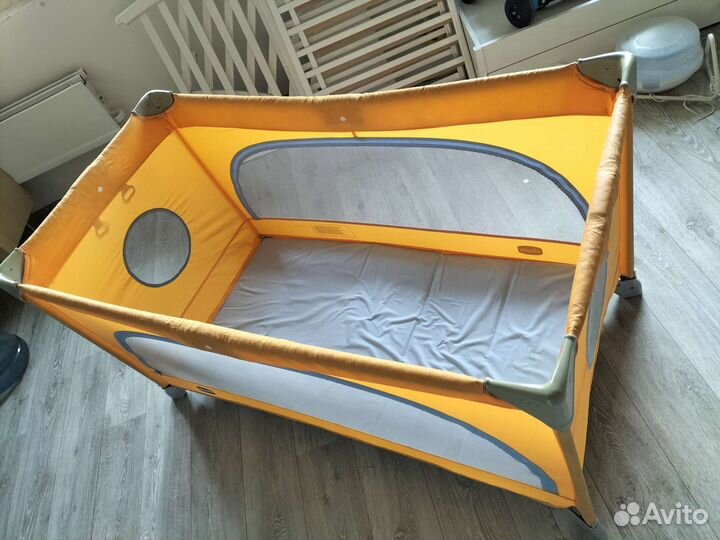 Манеж -кровать Chicco Easy Sleep + сумка