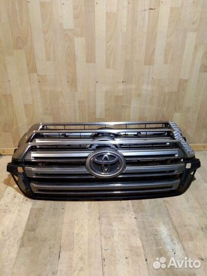 Решетка радиатора Toyota